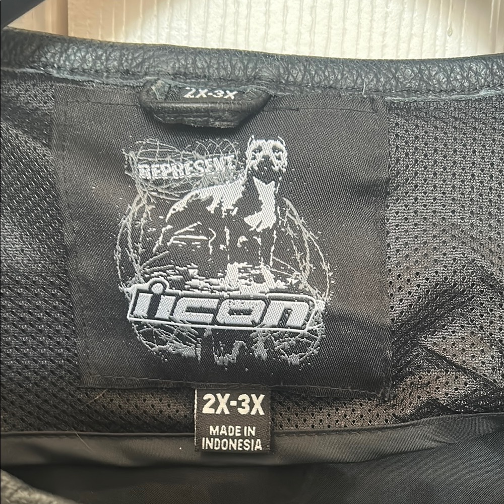 ICON Black Leather Riding Vest with Fierce Dog Design 2x-3x - Picture 5 of 6